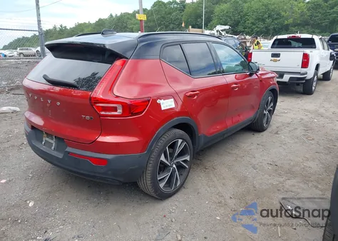2021 Volvo Xc40 T5 R-Design z USA, uszkodzony, nr VIN YV4162UM5M2416628